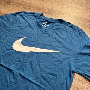 Nike Shirt Mens Small Blue Tee Casual‎ Pocket Cotton Logo Stretch Modern Fit